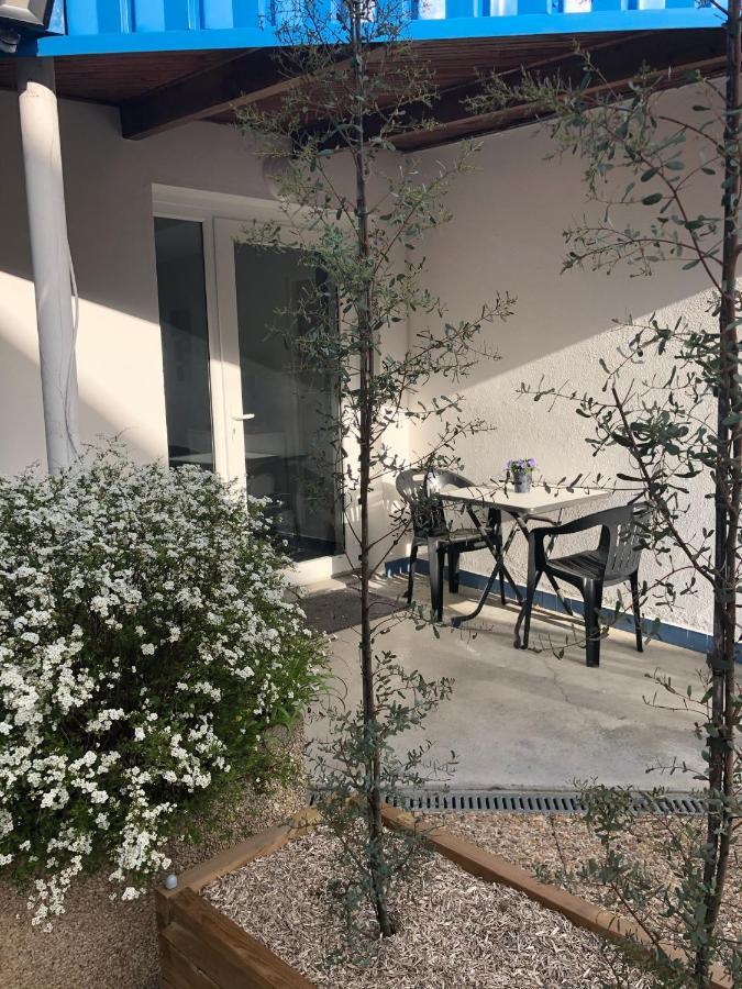 Appart'Hotel Wombat And Wallaby Fussy Bagian luar foto
