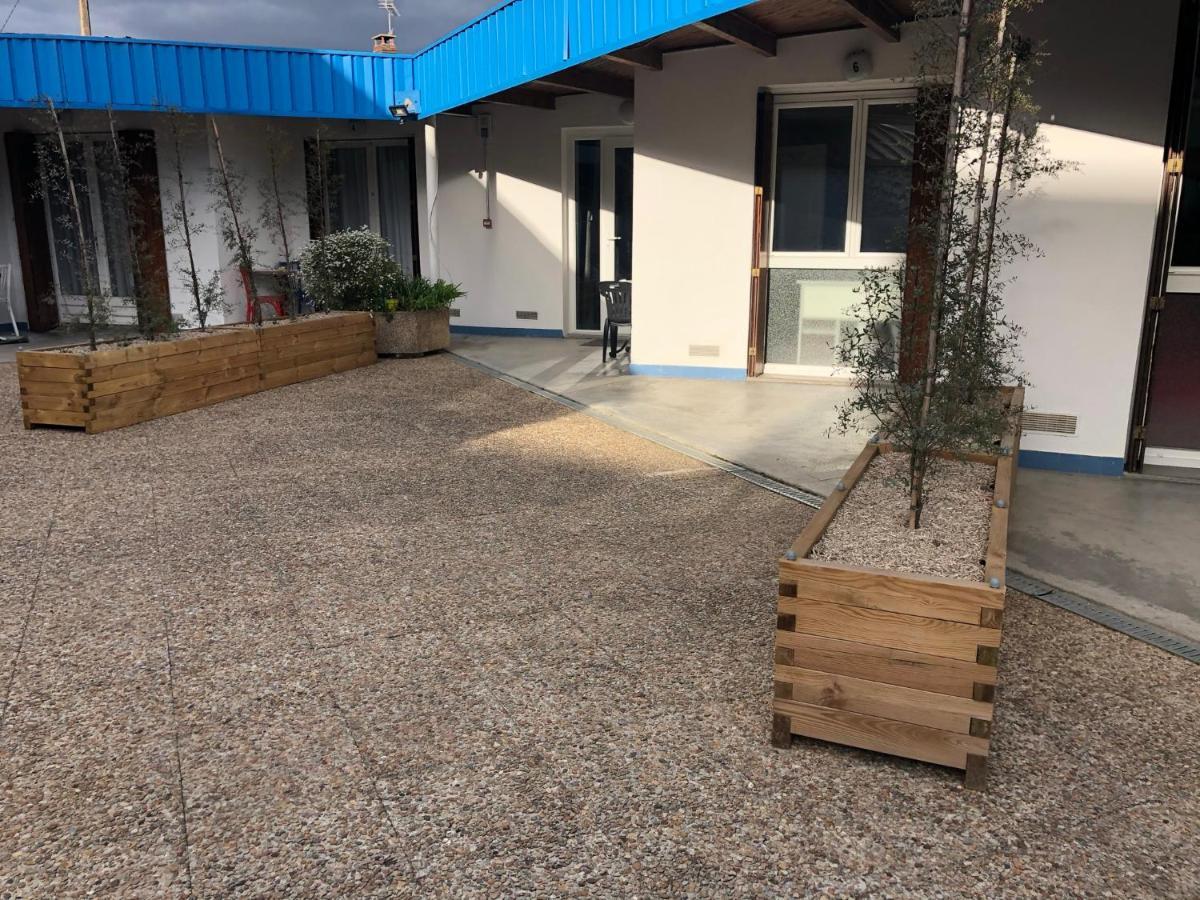 Appart'Hotel Wombat And Wallaby Fussy Bagian luar foto