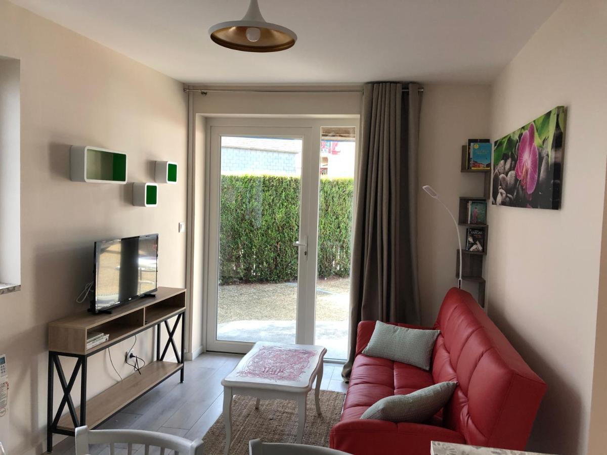 Appart'Hotel Wombat And Wallaby Fussy Bagian luar foto